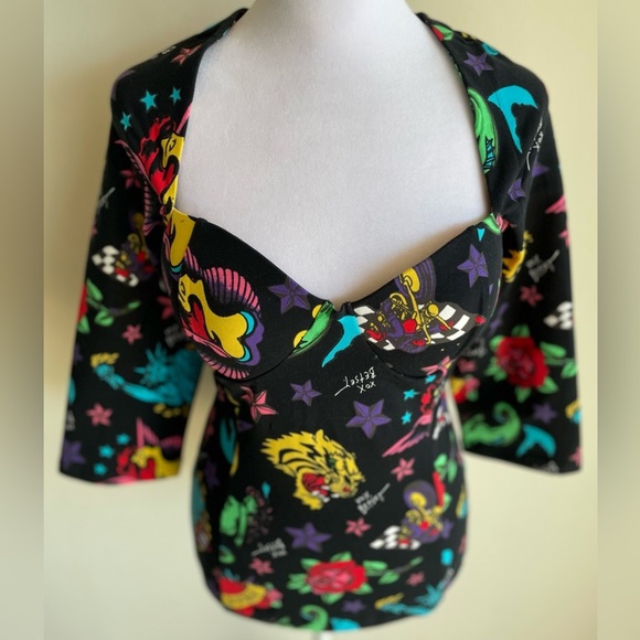 BETSEY JOHNSON SWEETHEART NECK TATTOO PRINT TOP, SZ L - Picture 6 of 14